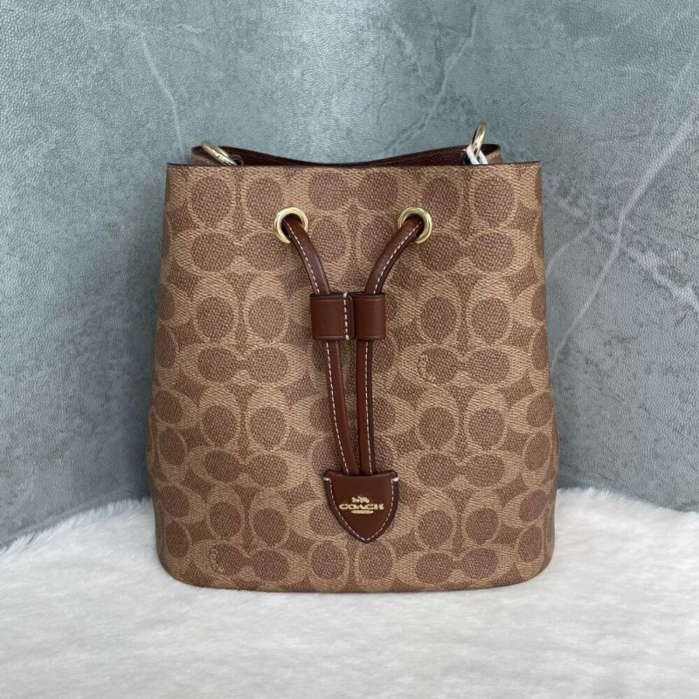 Coach Women Pre-Loved Bag Very Good Condition